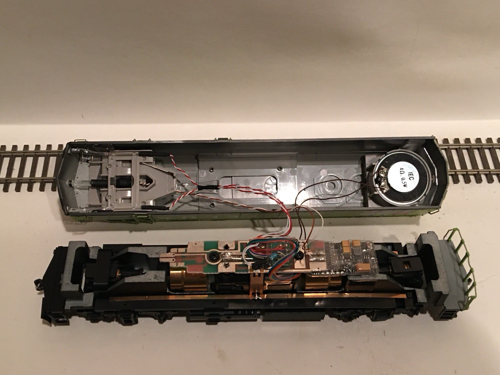HO Kato Custom VIA Rail Telus EMD F40PH Diesel Locomotive #6429 DCC SOUND