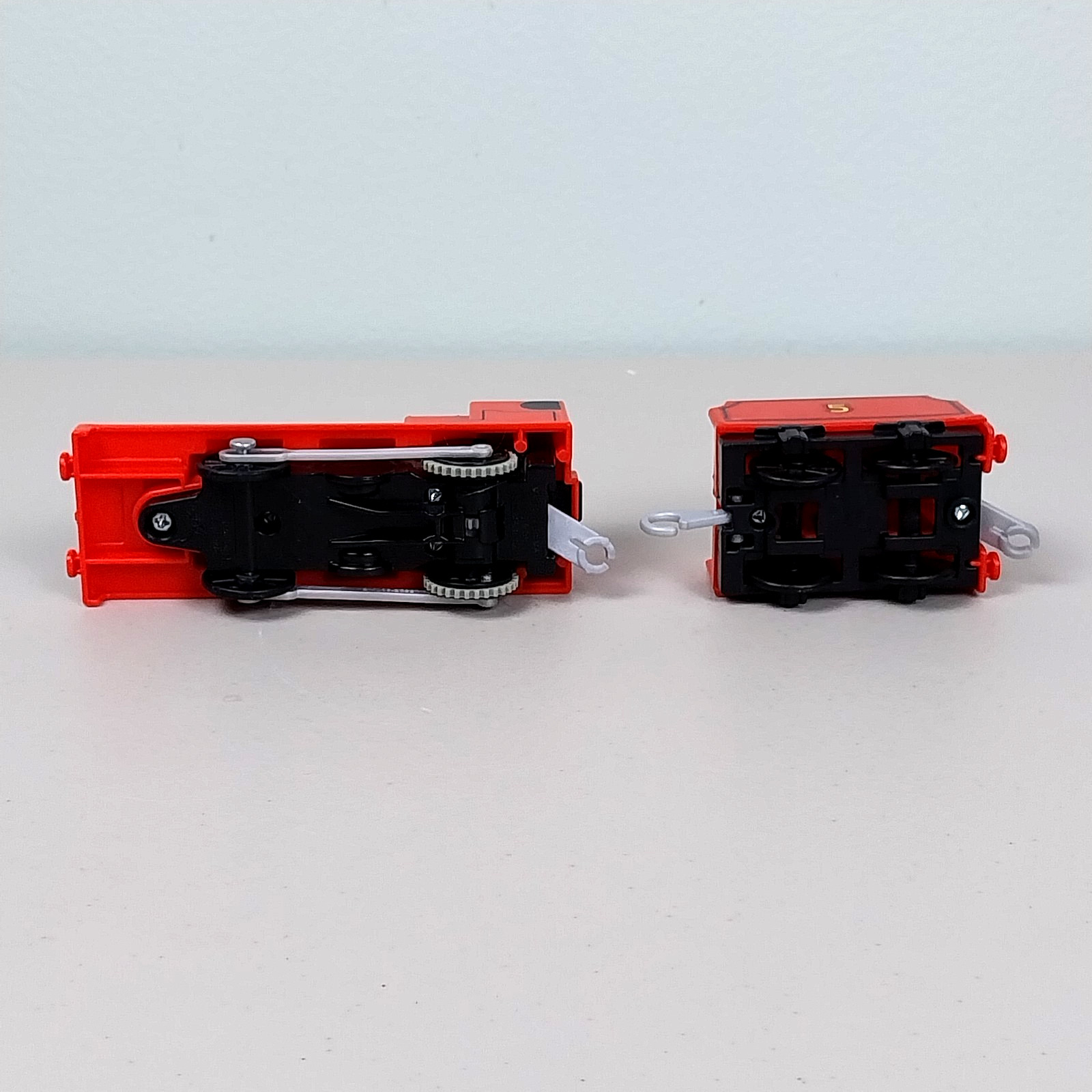James Motorized Train with Cargo Car 2013 Mattel – Thomas & Friends Trackmaster