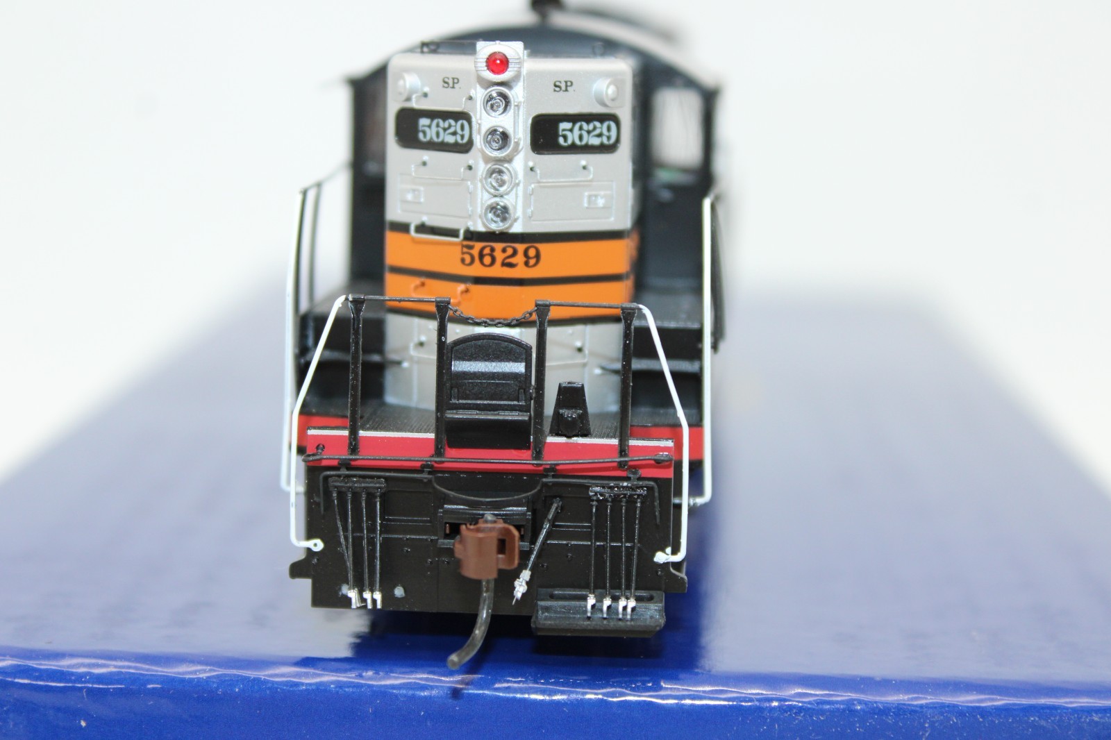 Athearn Genesis HO Southern Pacific Black Widow GP9 Diesel Locomotive DCC Sound
