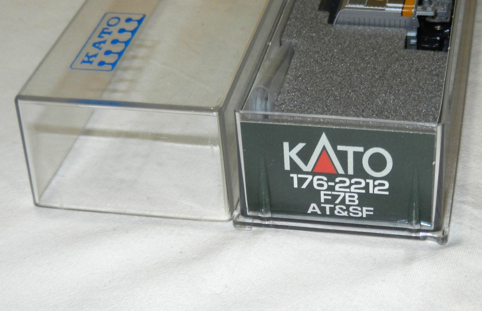 N Kato 176–2212 F73-B Santa Fe Yellow Bonnet LNIB with DCC see video