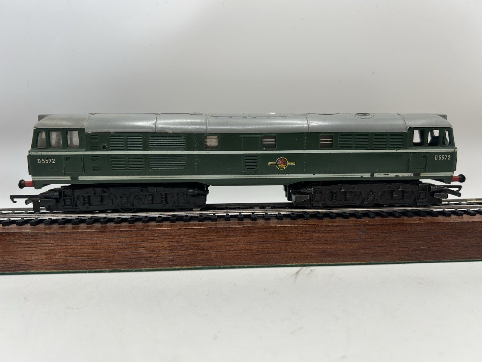OO Triang R357 BR Class 31 Diesel Locomotive ‘D5572’ – (AS IS)