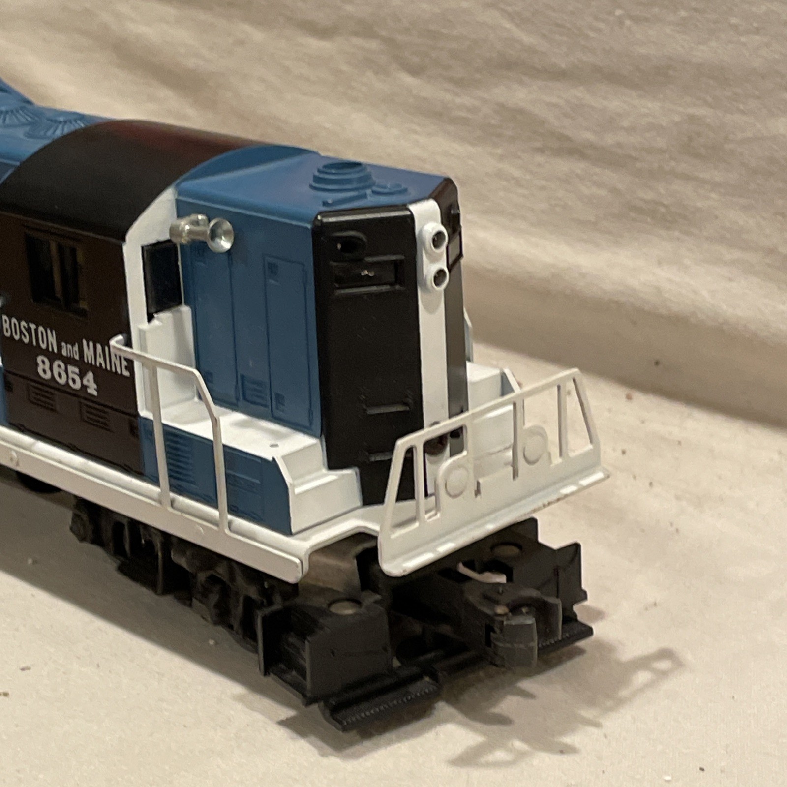Lionel Boston & Maine GP-7 6-8654 O Gauge NICE!