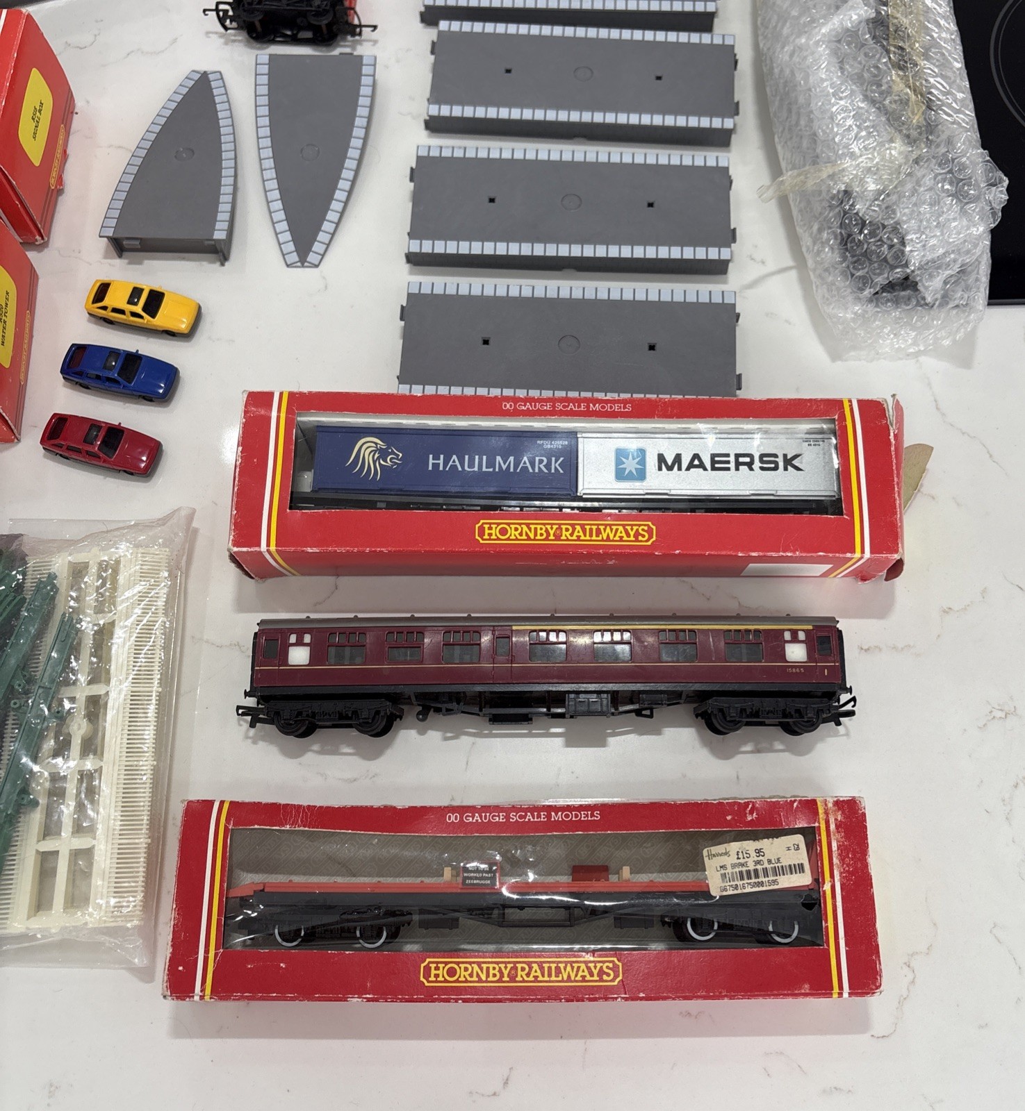 Huge lot of hornby railways Miniatures, Trains, Tracks, Quick Fits 31 Piece Set