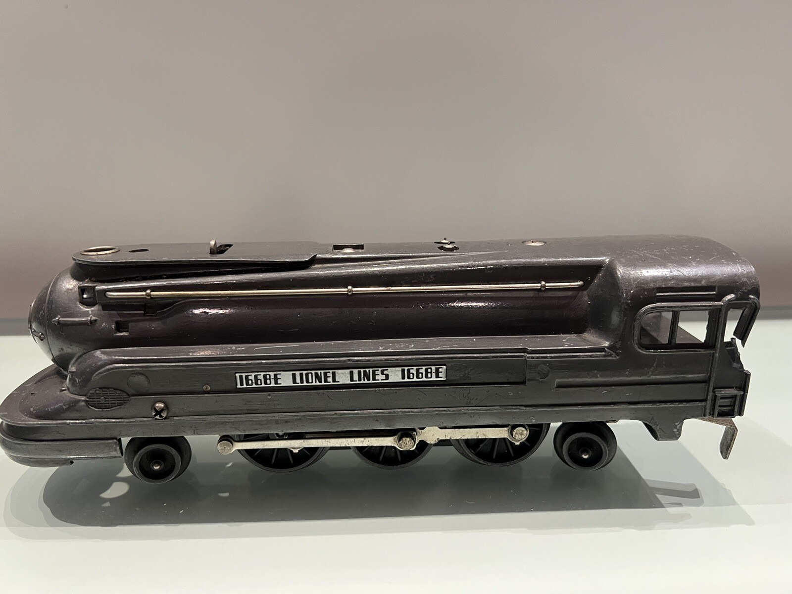 Lionel 1668E Streamlined Torpedo Steam Locomotive. Gunmetal Color. Runs well.