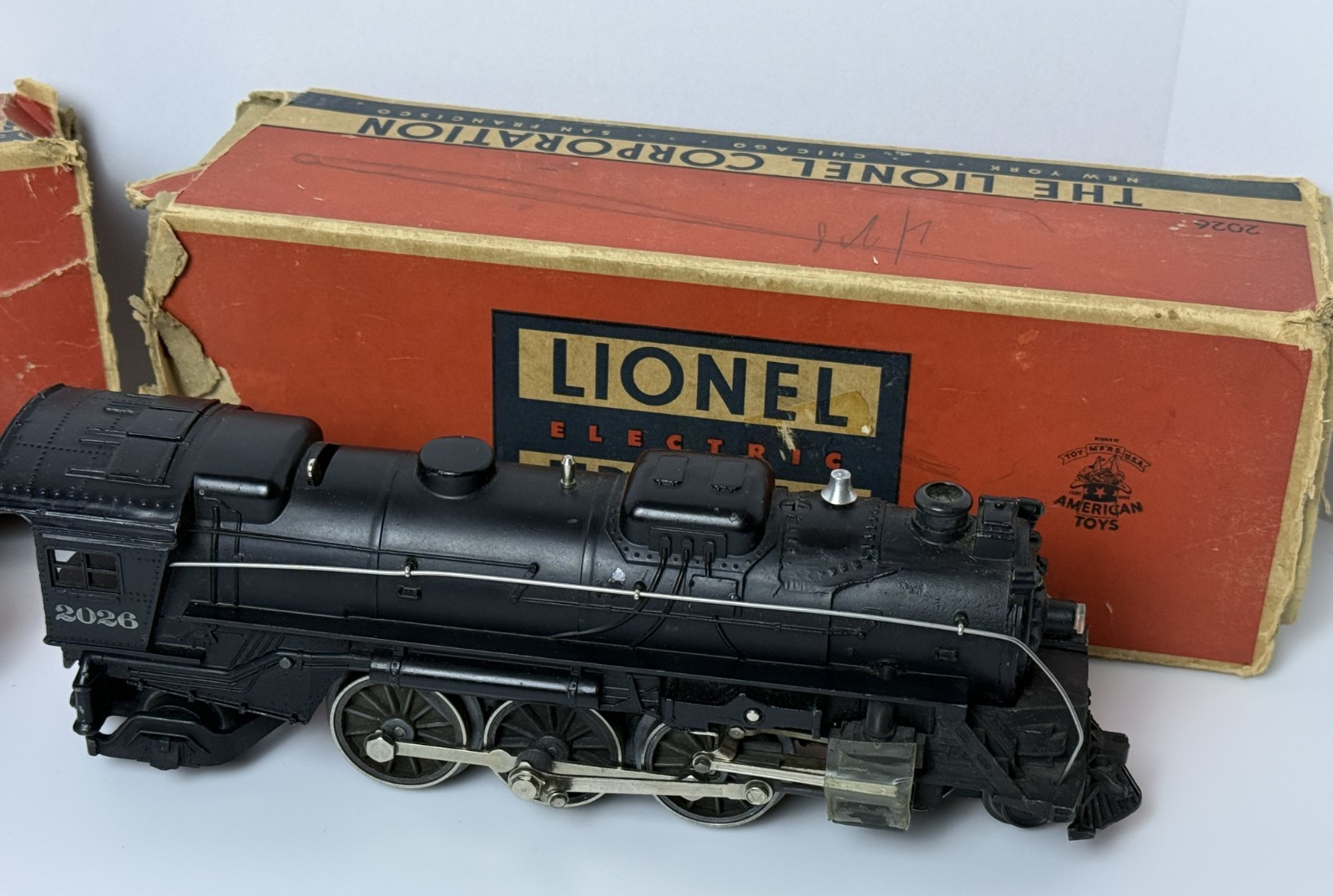1948 Lionel #2026 Steam Locomotive & 6466W Whistle Tender w/Orig Boxes UNTESTED