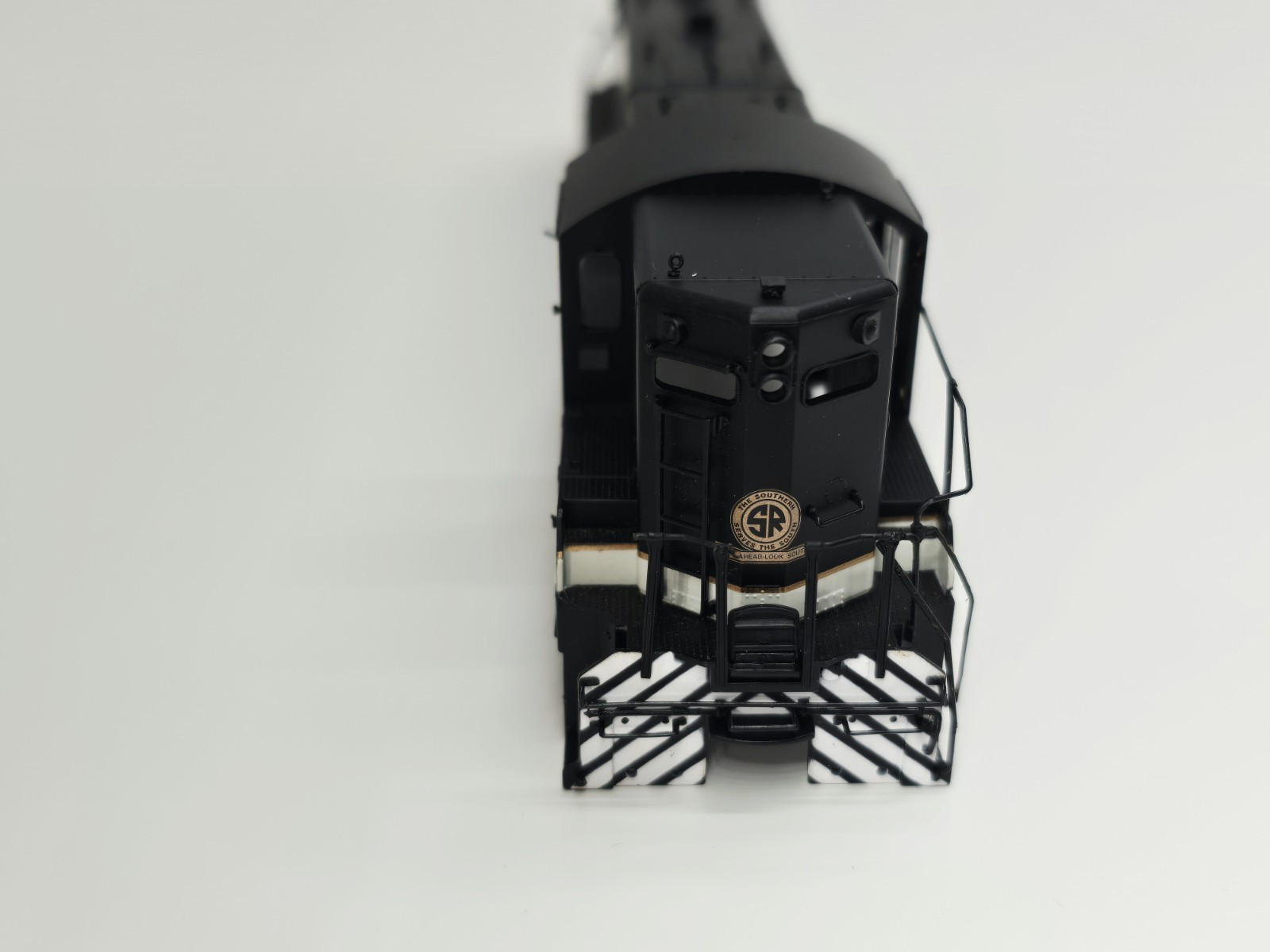 Proto 2000 – HO – SD9 Southern Locomotive #202 – Shell Only