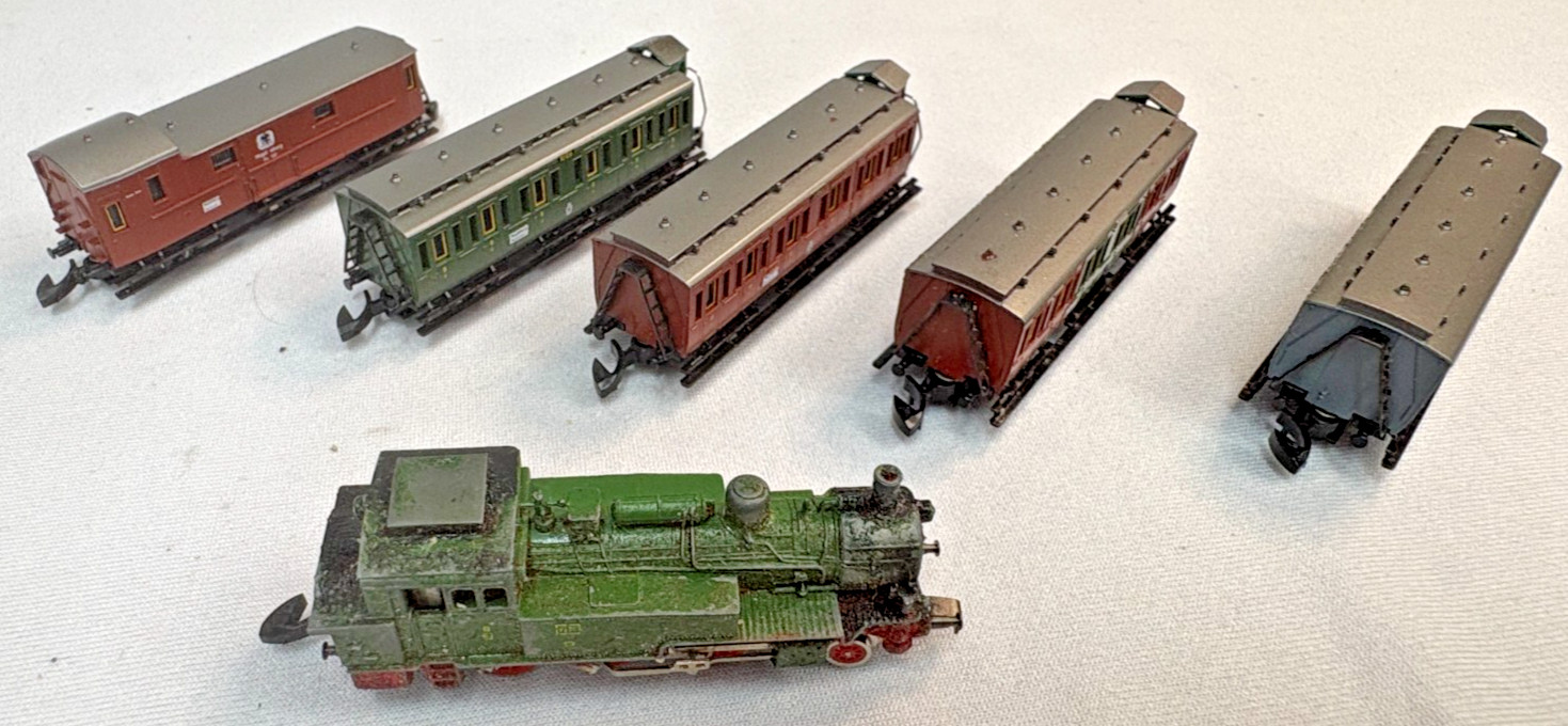 Z Scale Marklin Mini-Club 8104 Steam Passenger Train Set