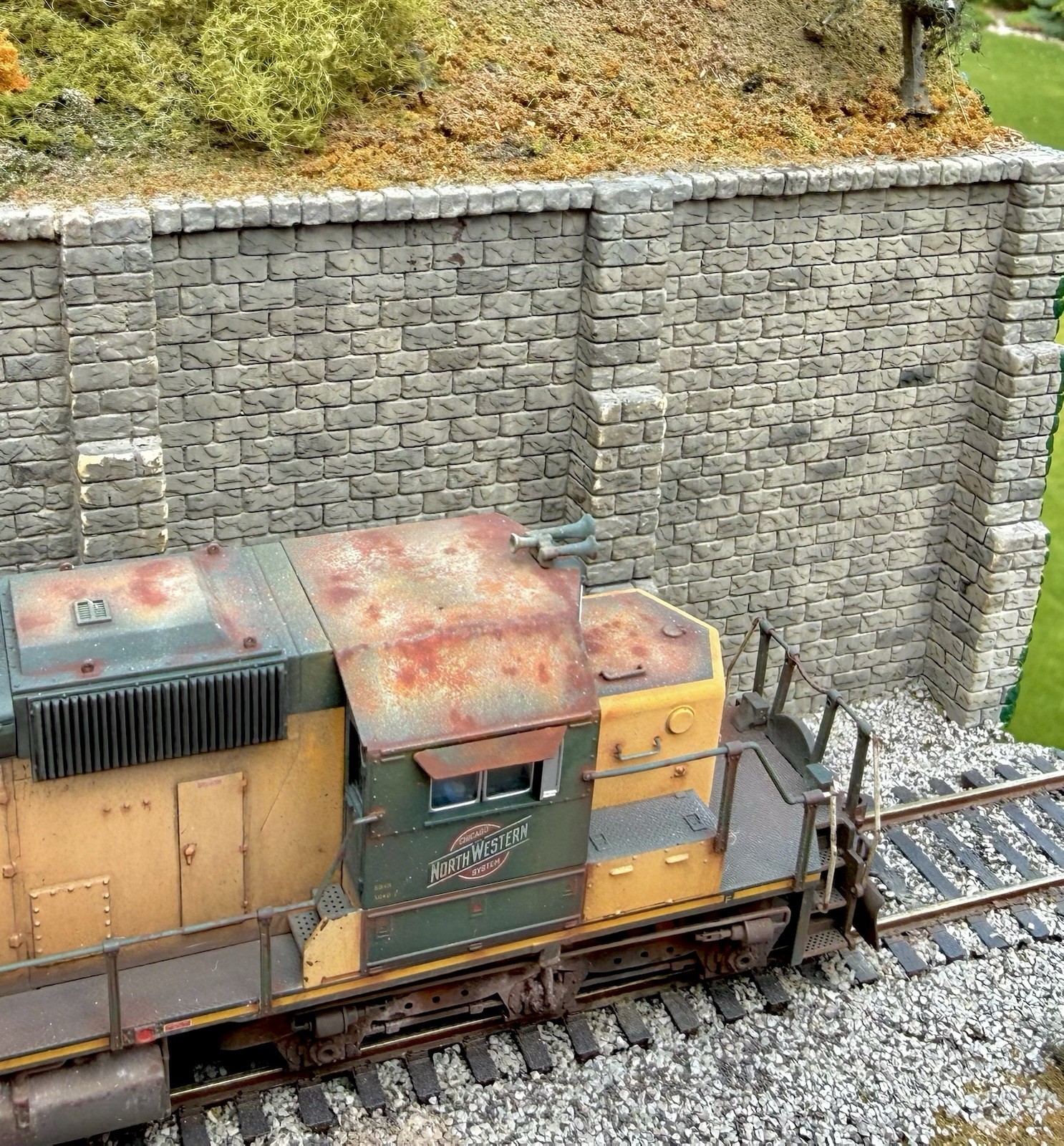 HO Scale BLI EMD SD40-2 CNW #6848 DCC/SOUND/NIB/Weathered