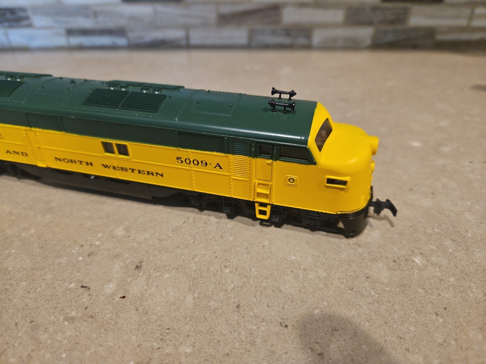 Vtg Con-Cor HO EMD E-7A Chicago & North Western CNW #5009A Powered 15-002371 LN