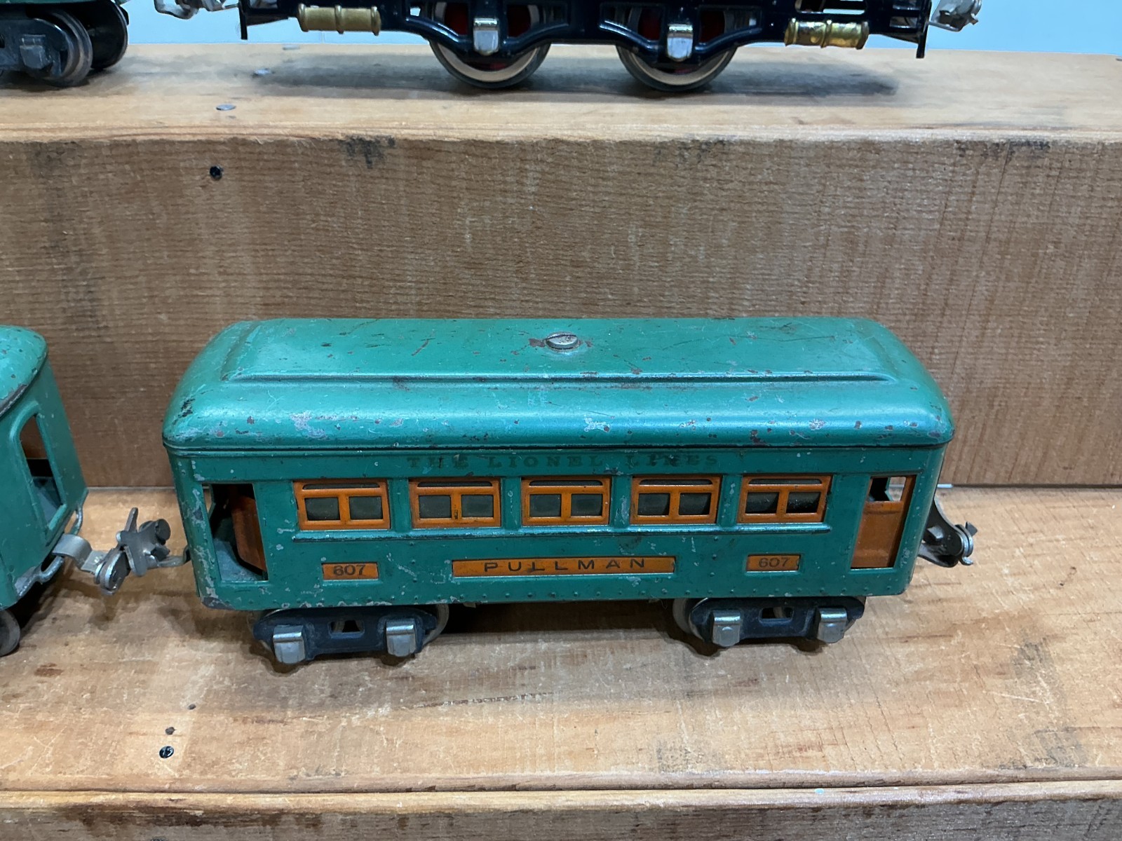 Lionel Pre-war O-GAUGE SET 253 Electric Engine With 607/607/608 Passenger Cars