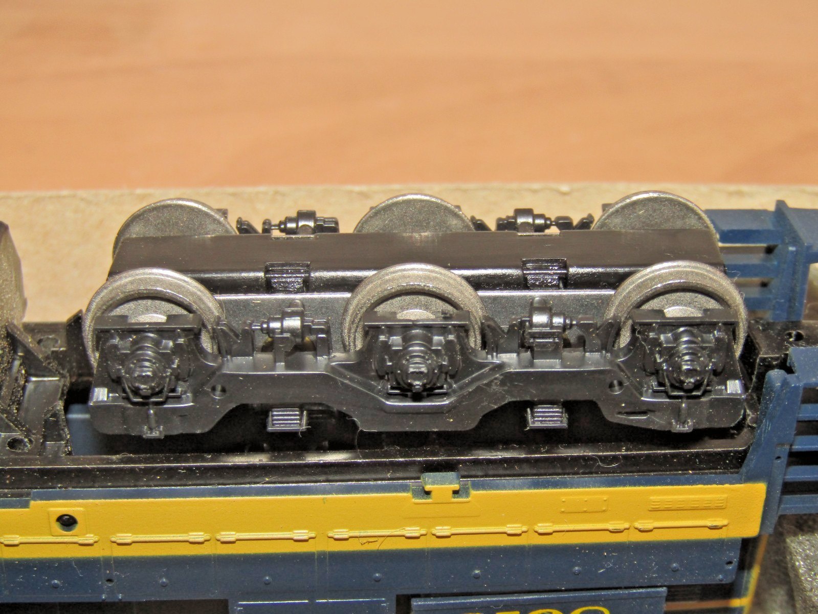 Athearn HO 3501 Santa Fe U33-C Powered Locomotive 8517