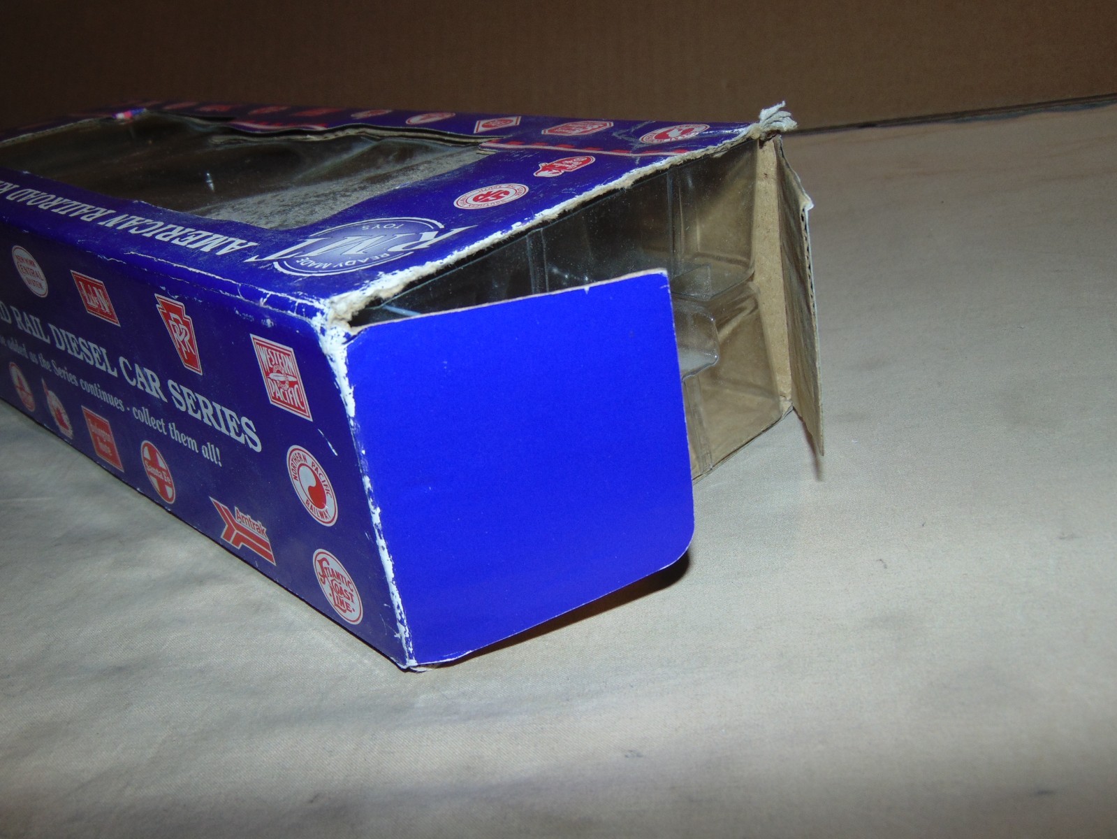 RMT 5411 CHICAGO NORTHWESTERN 9933 POWERED RDC 2 MOTOR DIESEL RAILCAR + BOX