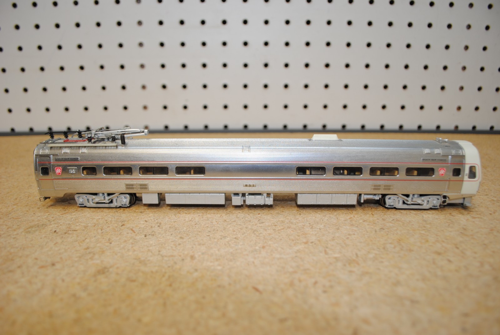 Walthers Proto 920-13803 Pennsylvania 851 Budd Metroliner EMU Snack Bar Coach HO
