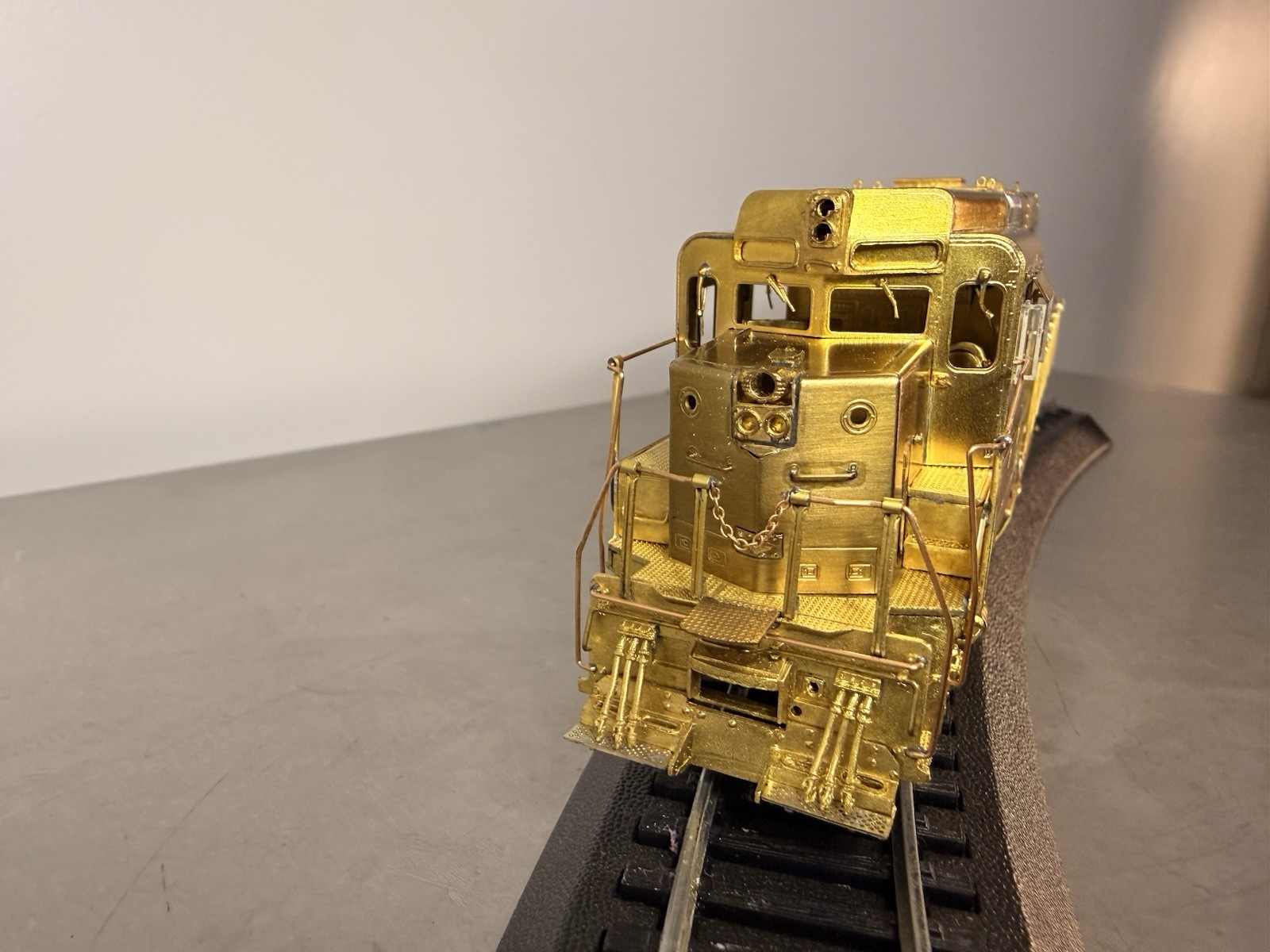 Overland Models – Brass – SP (Southern Pacific) GP30 Phase II Low Hood – NEW