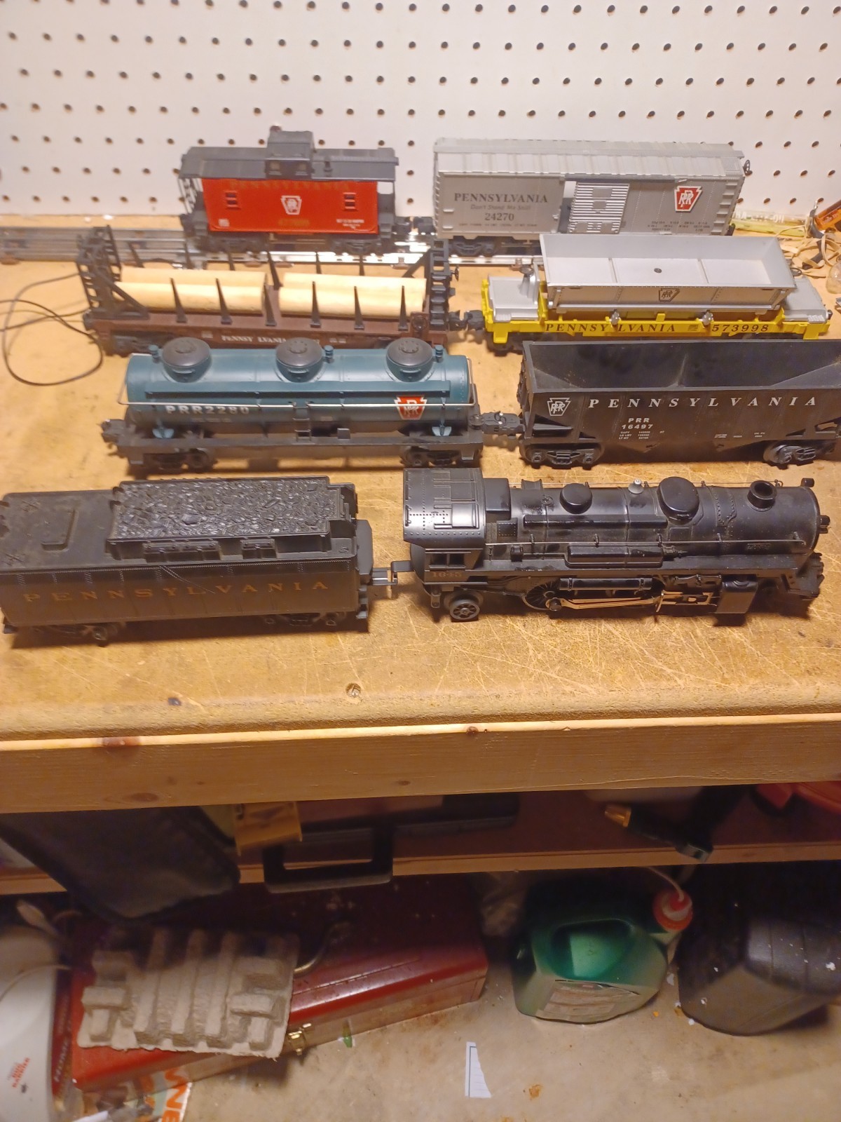 Lionel Cast Metal Steam Engine and Tender and Cars and Caboose O Gauge