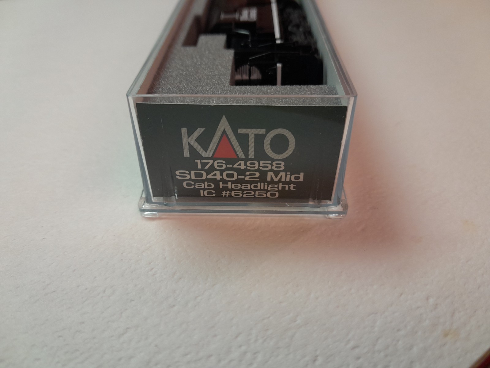 N scale Kato Kobo Illinois Central sd40-2 DCC Locomotive