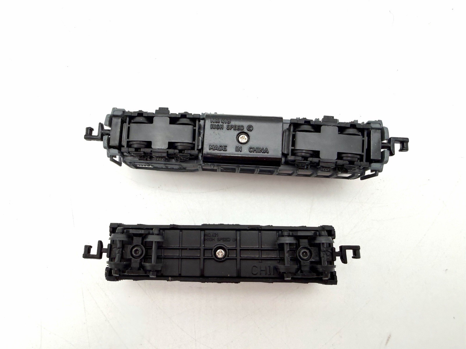 Southern Pacific N Scale Dummy Locomotive 9725 & Stock Car w/ Boxes Lot