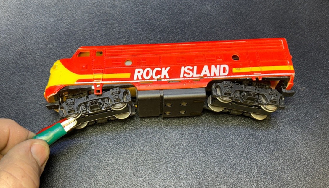 HO Powered Locomotive High Toque (8WD) in a Rock Island shell – WORKS, bin 1