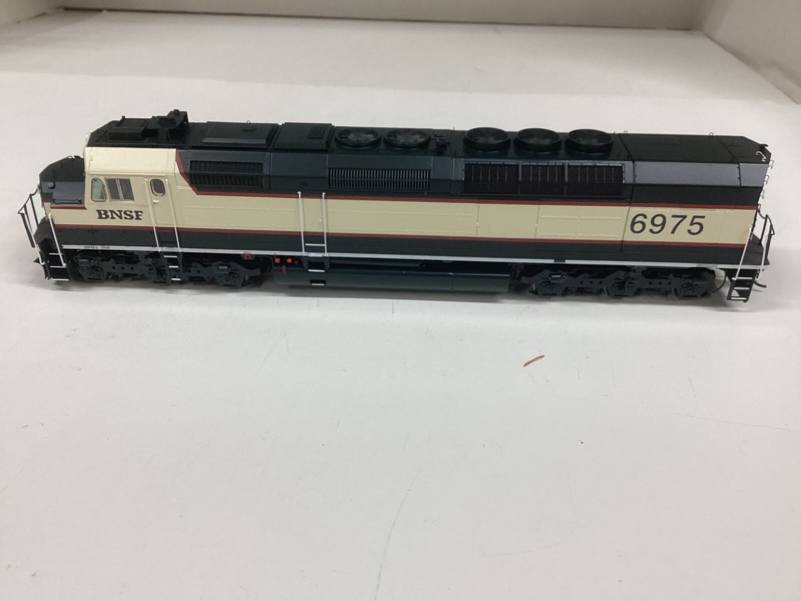 Athearn Genesis G64126 HO scale “BNSF” SPD40F DCC & SOUND READY Rd.#6975