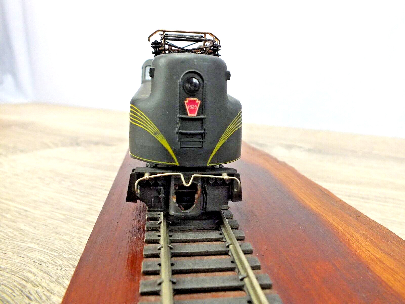 H O Locomotive GG1 Conrail Commemorative 4-6-6-4 PRR #4929 Runs Good Condition