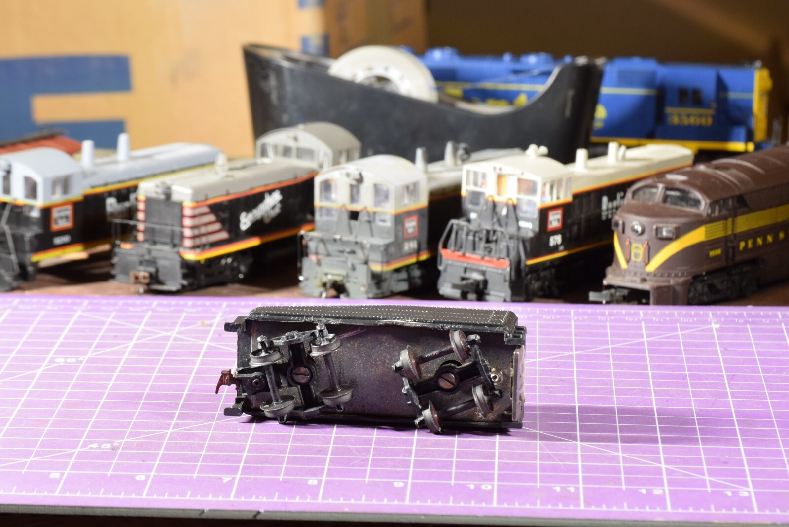 Coal Tender undecorated 2.8 HO Gauge train car, brass screws hold trucks