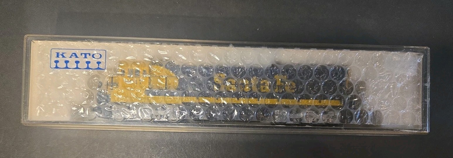 Kato 176-301 GE C30-7 Diesel Locomotive Santa Fe 8017 See Details! US Seller