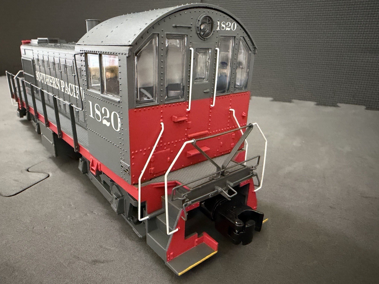 **Mint** Lionel Southern Pacific ALCO S-4 #1820 O Gauge Item 2033160