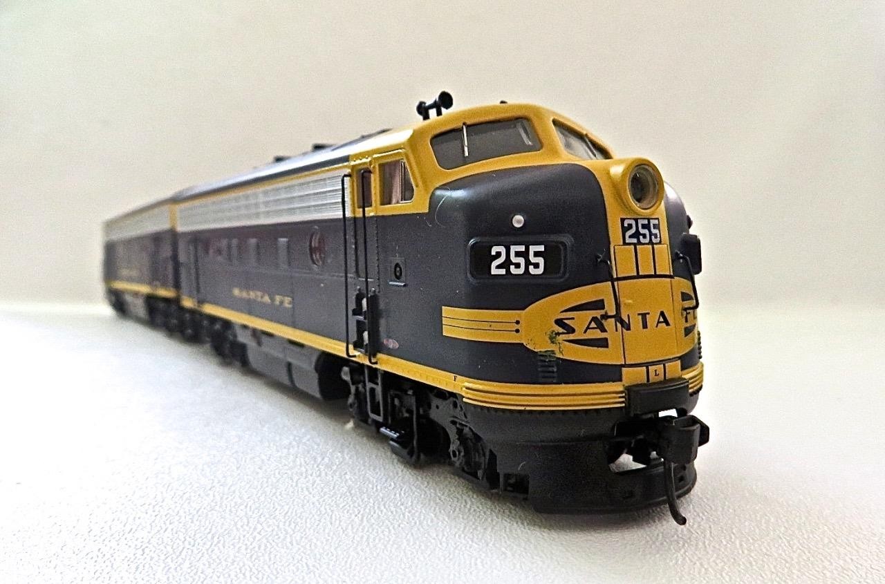 HO Walthers 910-9902 Santa Fe #265 EMD F7A-B Set Brand New