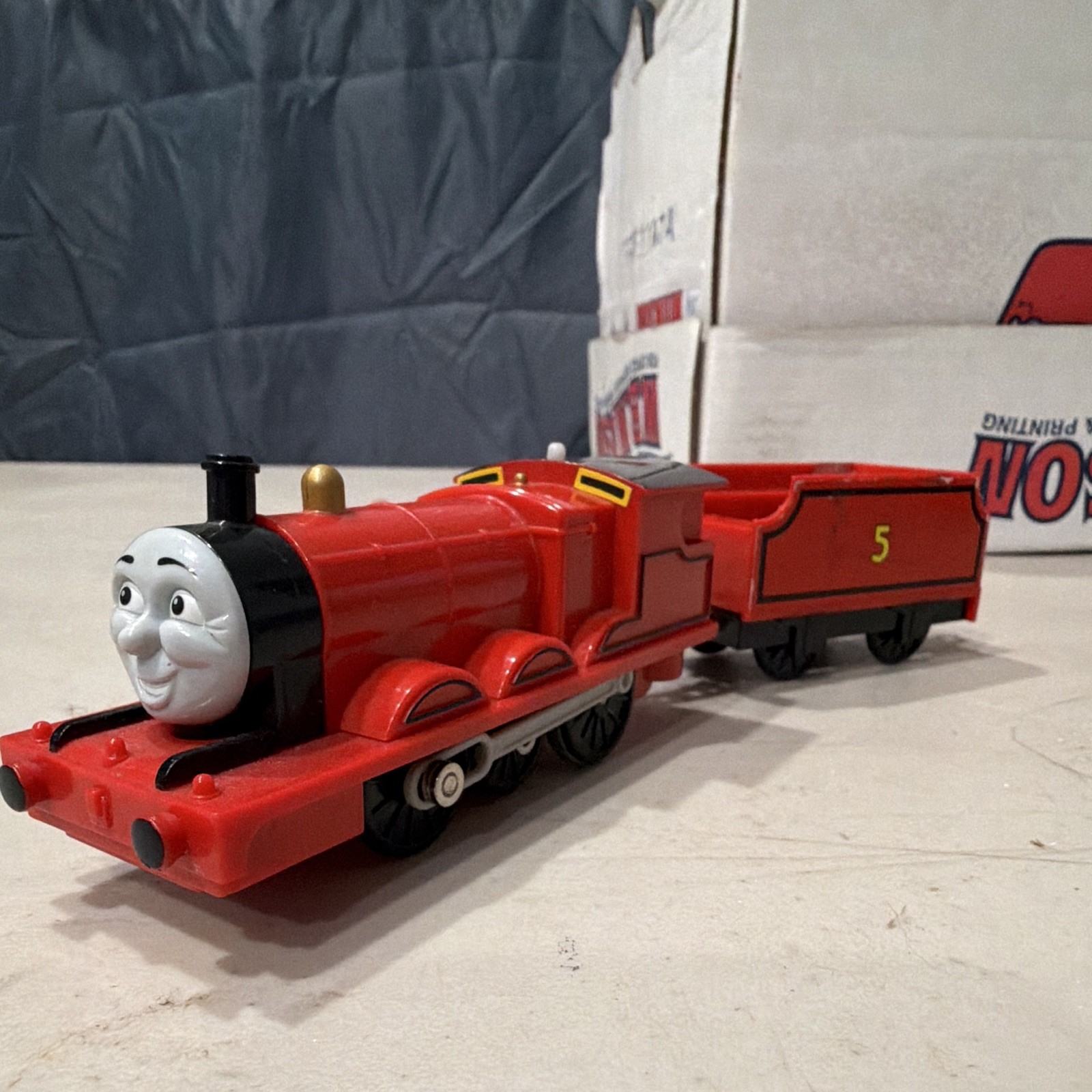 TOMY Thomas & Friends James No. 5 Red HO 1:87 2-6-0 DC Analog w/ Tender