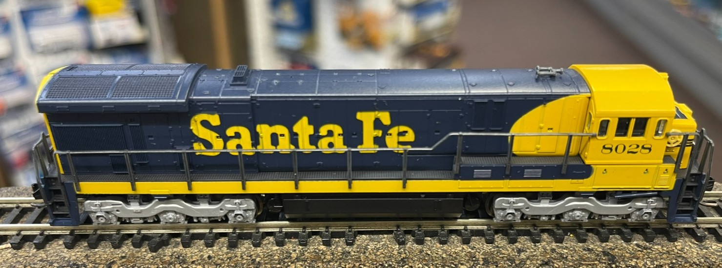 Kato 176-302 N Scale Santa Fe C30-7 road #8028 DC Version