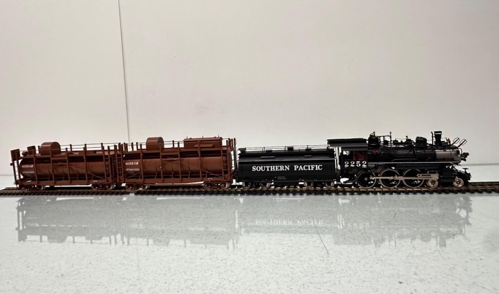 Southern Pacific Fire Train Engine # 2252 w/Tender & (2) Water Cars 2 Rail NEW