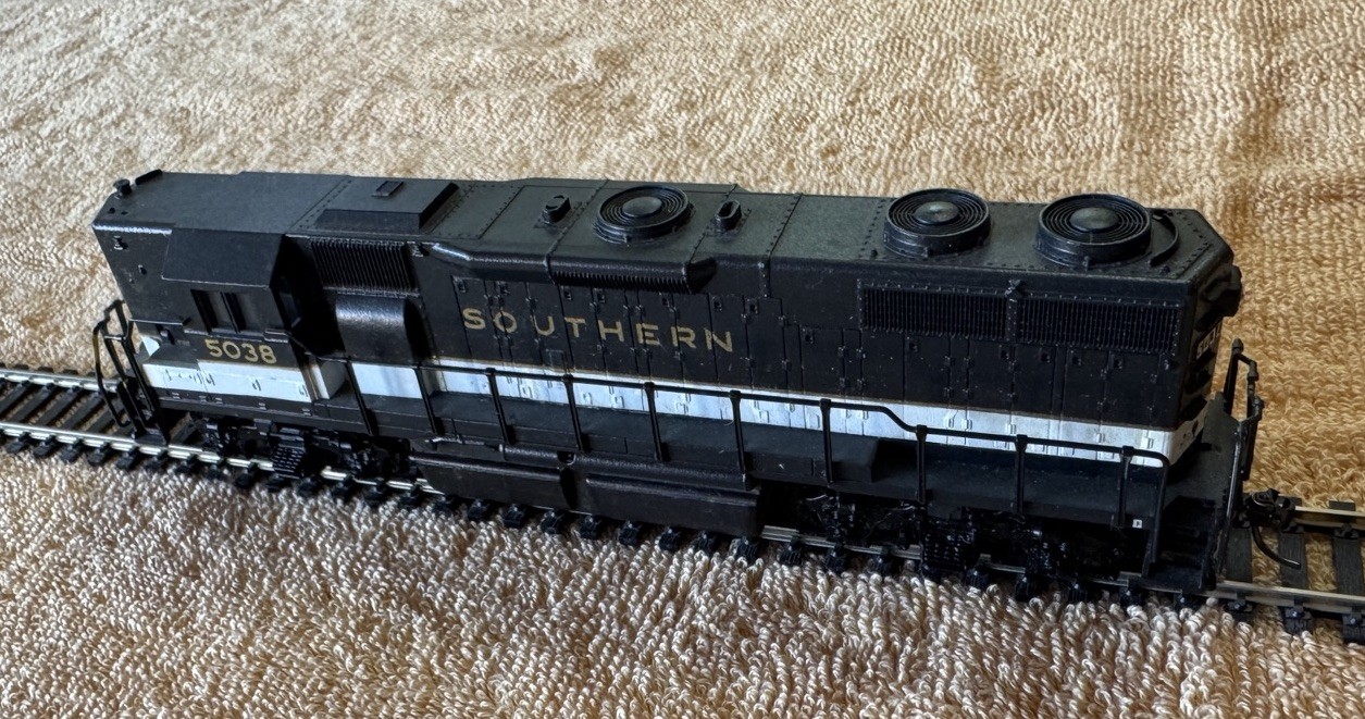 HO Atlas Southern GP38-2 #5038 Made in Austria