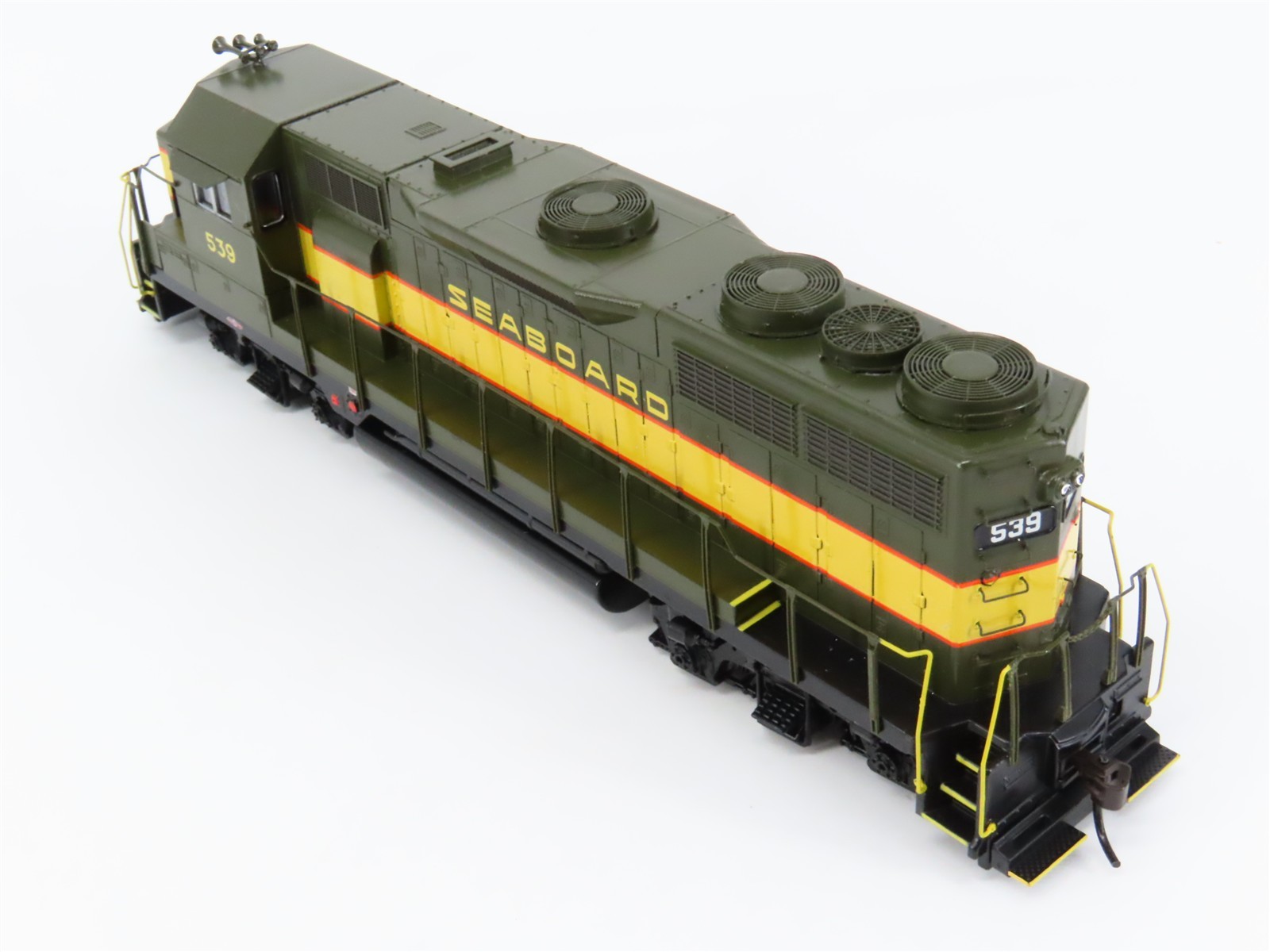 HO Scale Athearn 91765 SAL Seaboard Air Line EMD GP35 Diesel #539 – DCC Ready