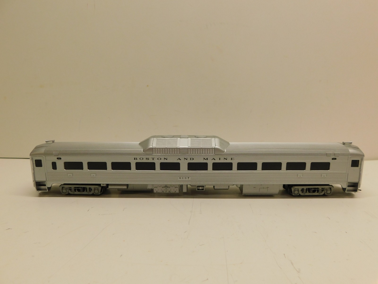 Proto 1000 Series HO Scale BUDD RDC Locomotive 30587 Boston & Maine #6137 #5