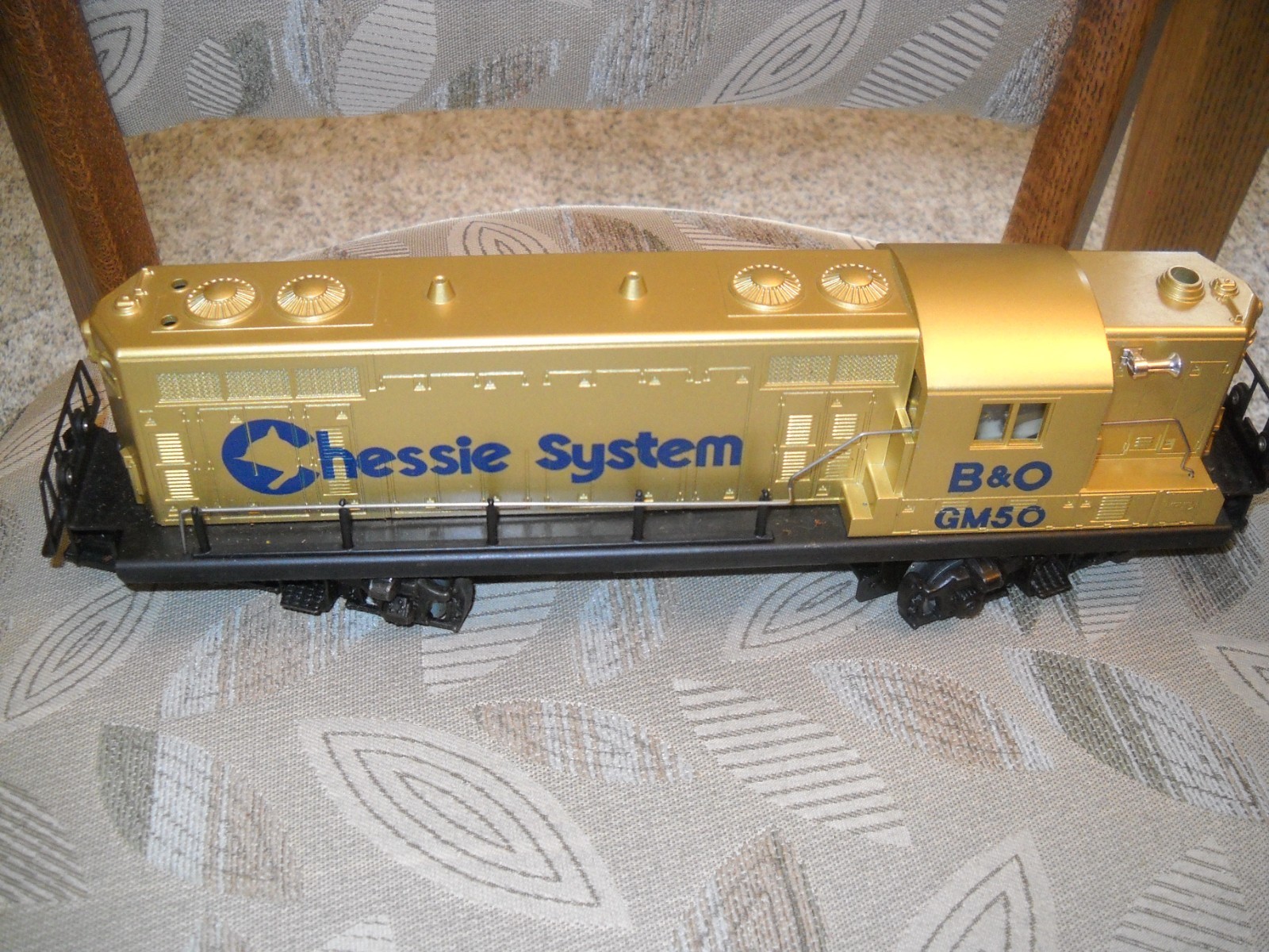 👍-LIONEL-CHESSIE SYSTEM B&O GM-50 DIESEL LOCOMOTIVE “GOLD” NO BOX-IN STYROFOAM