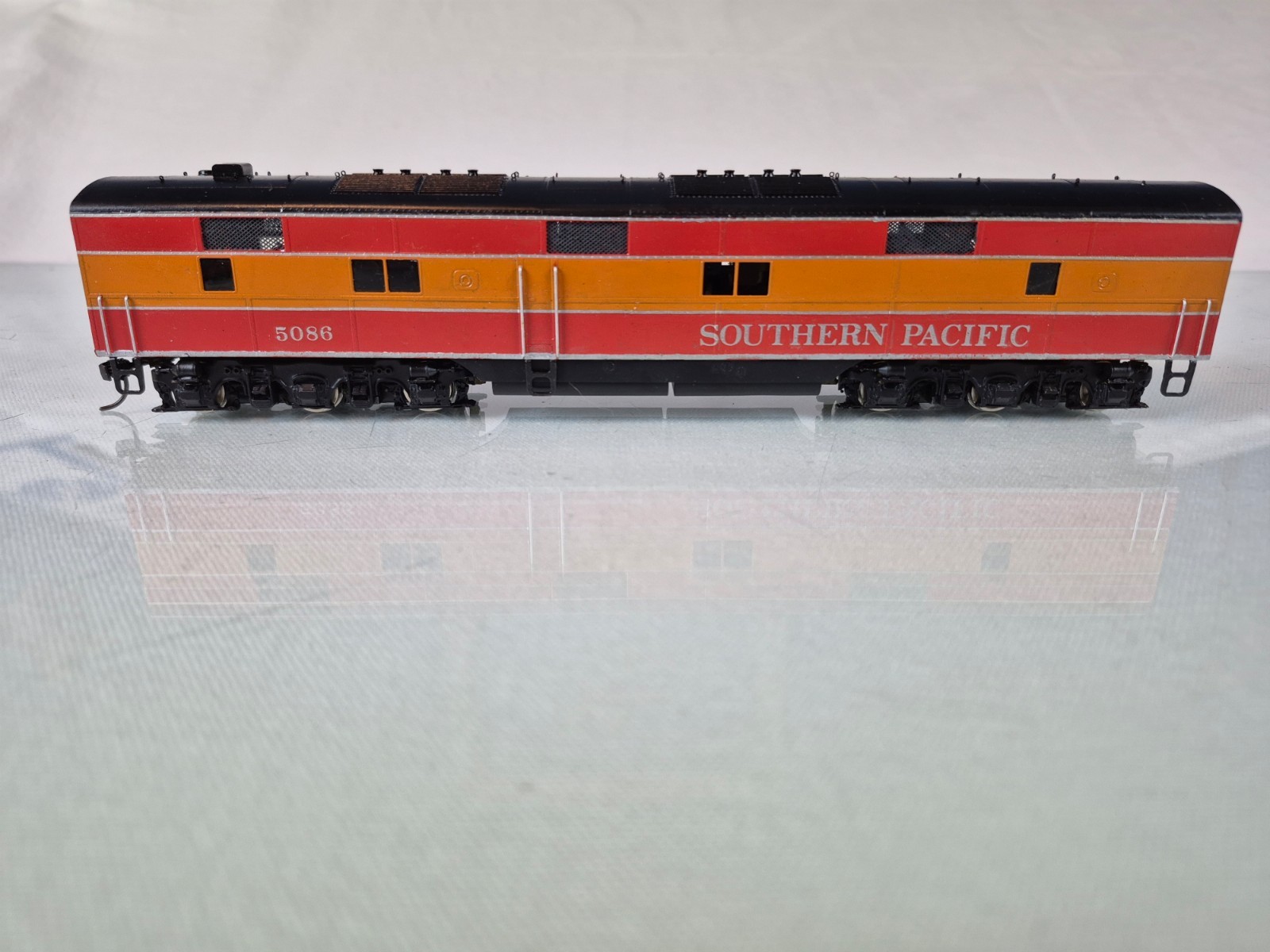 HO BRASS ORIENTAL LIMITED EMD E7A/B 2000HP STD W/LARGE # BOARDS POWERED