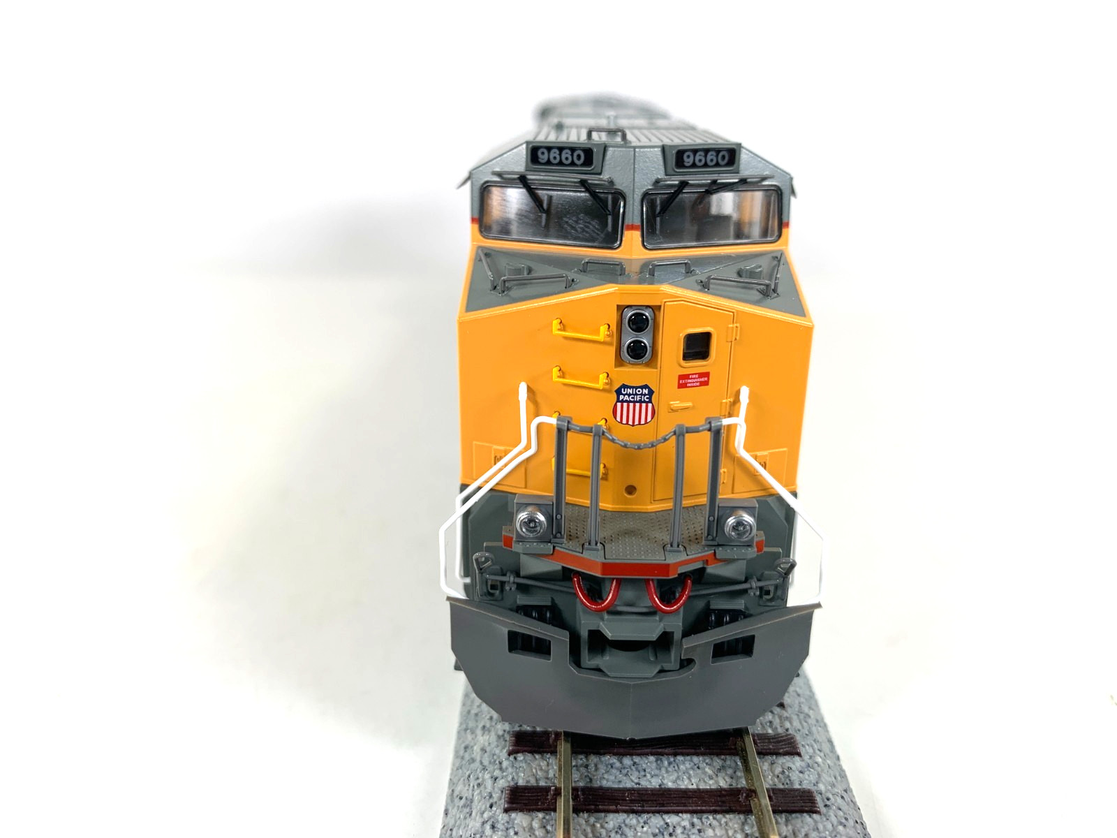 HO Kato 37-6633 Union Pacific #9660 GE C44-9W Diesel – DC only