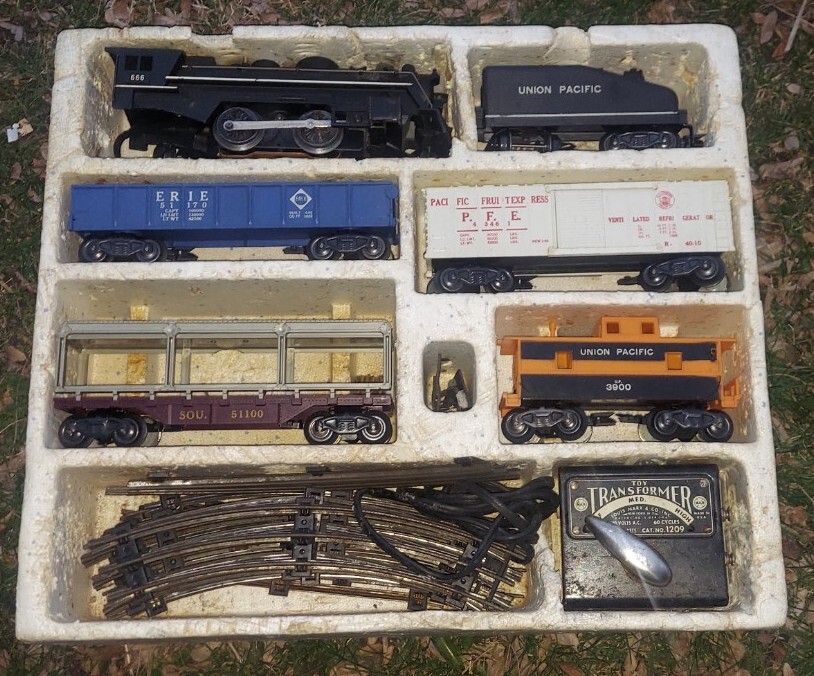 Marx Train Set Union Pacific 52875/666 Steam Locomotive + Switches