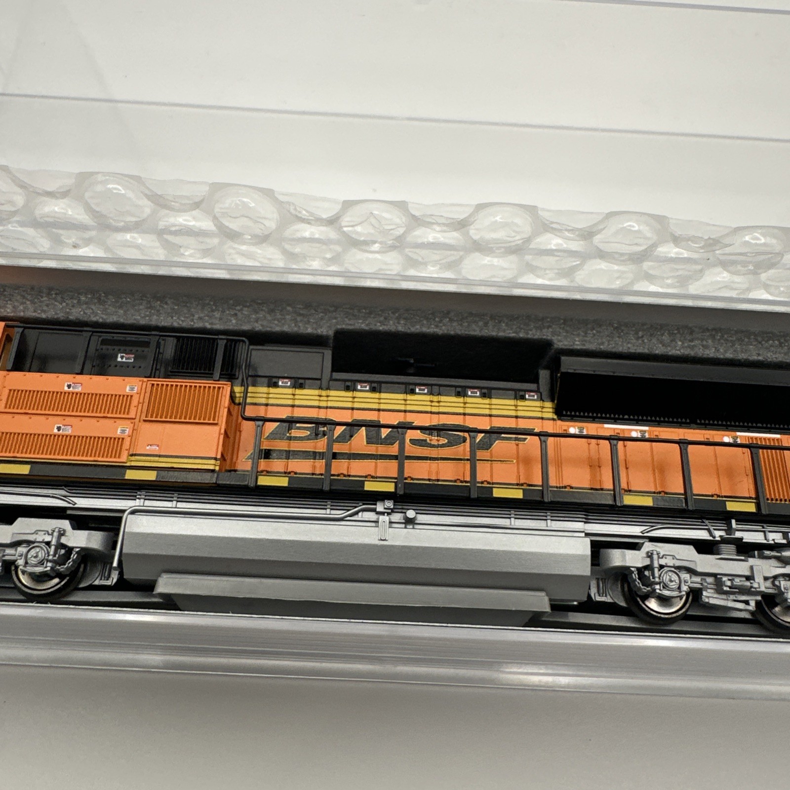 Kato N scale – BNSF Railway SD70ACe #8400 DCC 176-8523-DCC T4