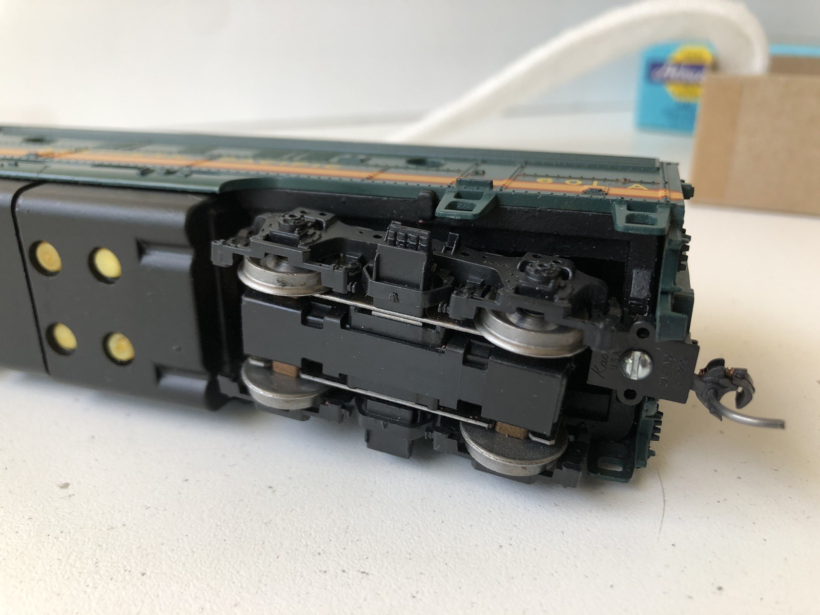 Athearn EMD F-9 Northern Pacific 601 A & Blank Southern Pacific 6441