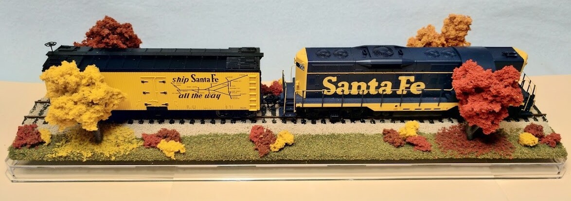 HO SCALE 16″ SINGLE TRACK DISPLAY CASE – “FALL FOLIAGE SCENE”-FOR ANY HO