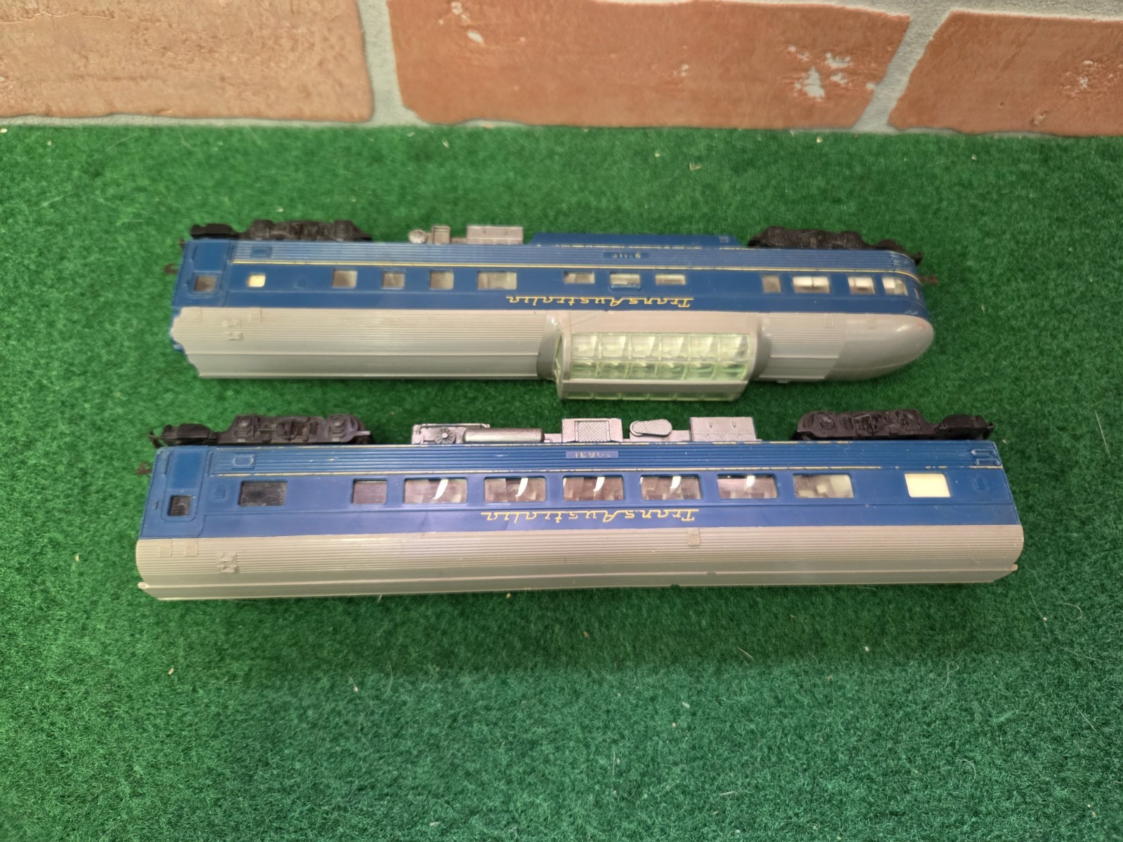 Triang Hornby HO/OO 2nd Series Teal Blue TransAustralia Passenger Coaches