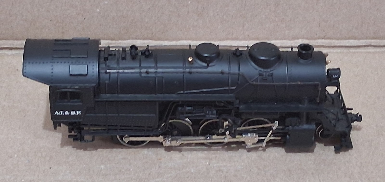 Bachman Plus AT&SF 2-8-0 Consolidation Locomotive w/Smoke/Headlight & Tender