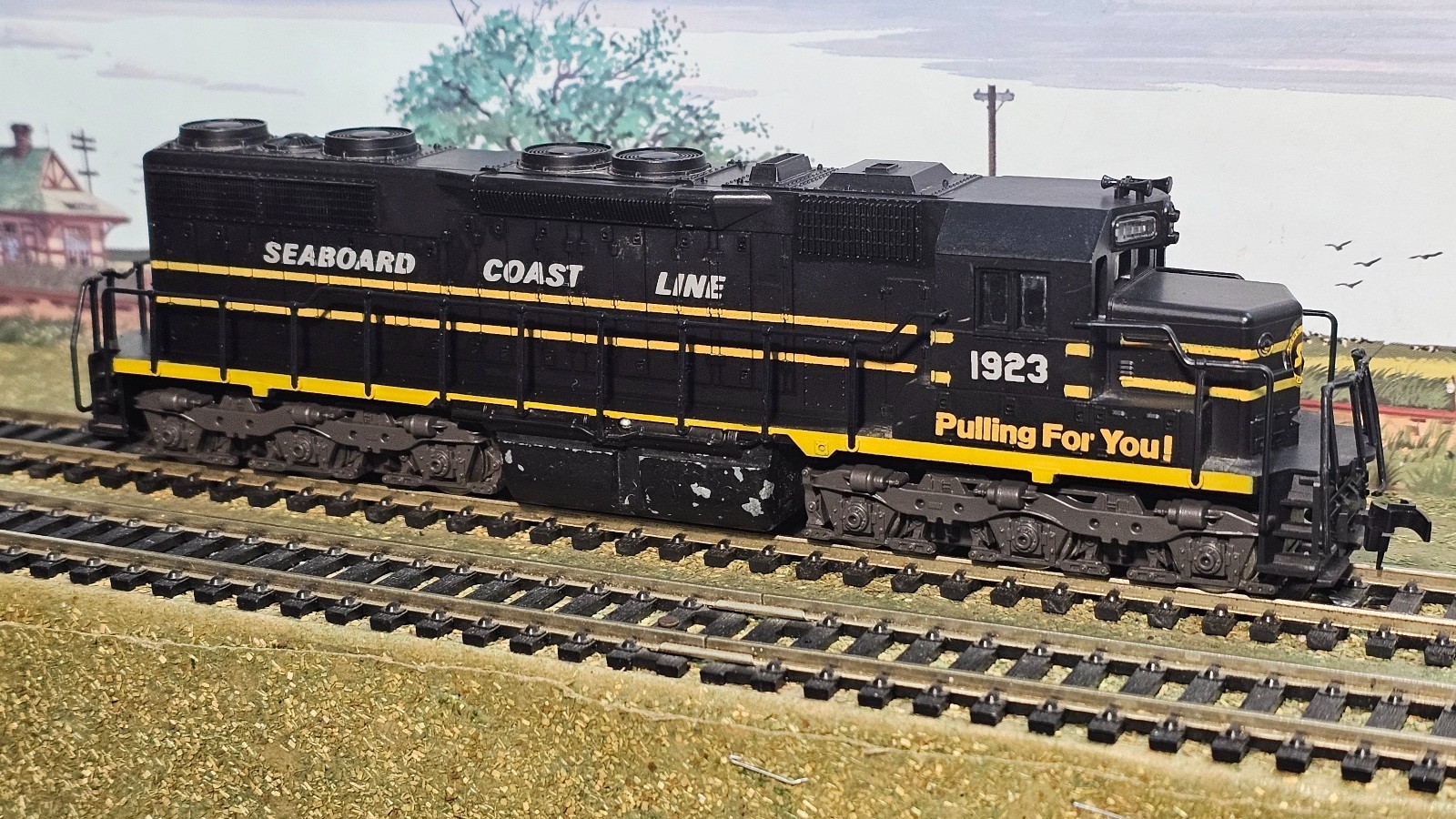 ATLAS HO SD 35 LOCOMOTIVE SEABOARD COST LINE #7018 – Rd# 1923 MINT