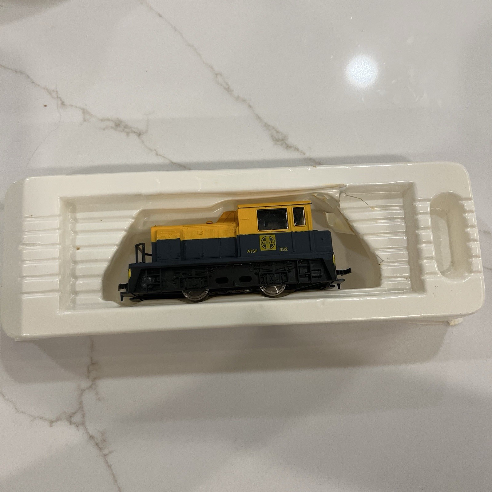 Vintage HO ATSF Sante Fe #332 Diesel Switcher Loco Yugoslavia Untested