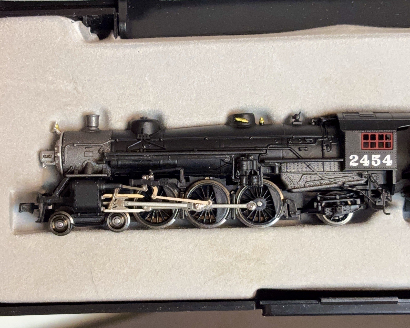 Model Power N Scale 4-6-2 Pacific Steam Locomotive Southern Pacific #2454