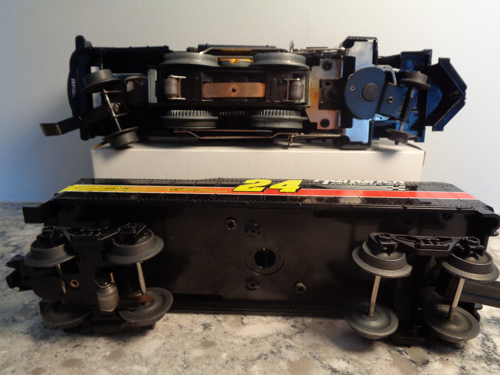 LIONEL O-27 GAUGE NASCAR JEFF GORDON #24 2-4-2 STEAM LOCO + TENDER NEEDS REPAIR