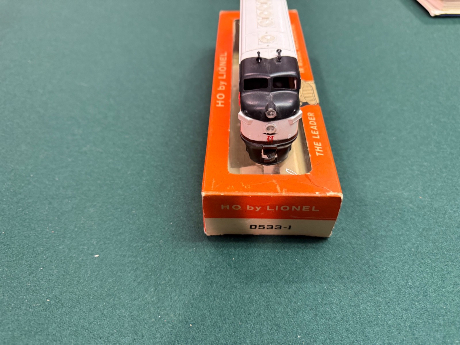 Lionel HO New Haven 272 Powered A (diesel), item 533, produced by Athearn – 1958