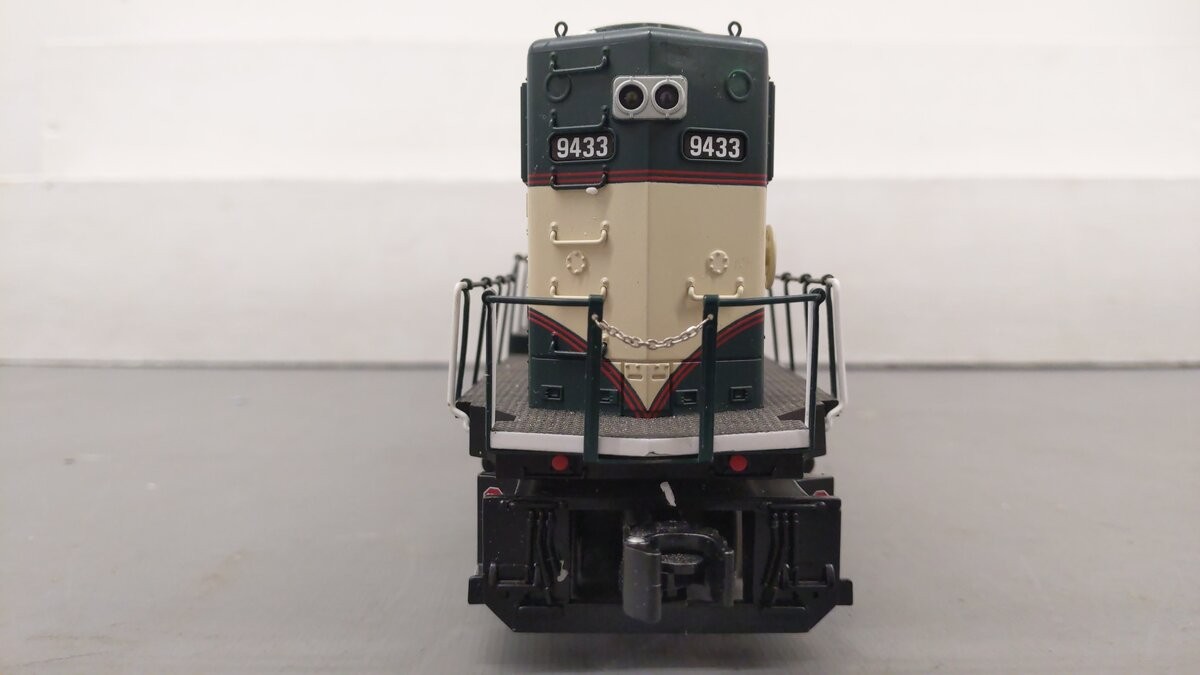Lionel 6-28223 BNSF SD-70 Diesel Locomotive #9433/Box