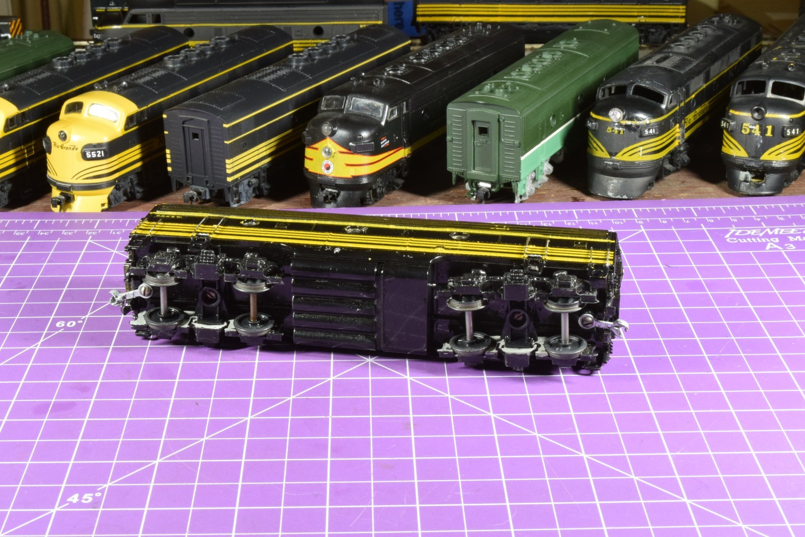 Dummy TrkRdy 5.2 oz DRG&W F series “B” unit, cab # ?, die cast couplers